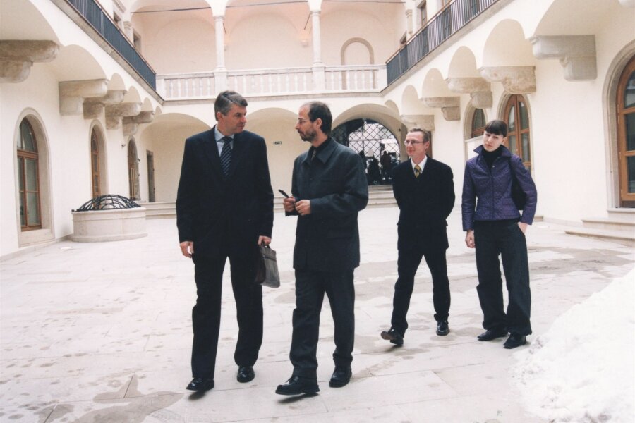 slavnostní předání DPK, 4.2.2003; zleva: Petr Kuchyň, Radek Horáček, Marek Pokorný, Jana Kalinová